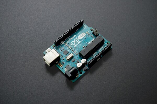 Arduino Uno R3 open-source microcontroller development board